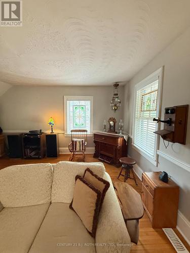46 King Street N, Innisfil, ON - Indoor Photo Showing Living Room