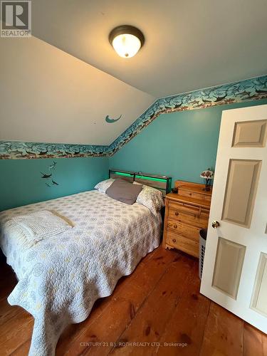 46 King Street N, Innisfil, ON - Indoor Photo Showing Bedroom