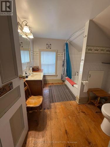 46 King Street N, Innisfil, ON - Indoor Photo Showing Bathroom