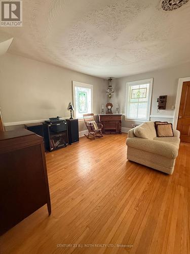 46 King Street N, Innisfil, ON - Indoor Photo Showing Living Room