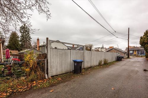 2415 Pandosy Street, Kelowna, BC - Outdoor