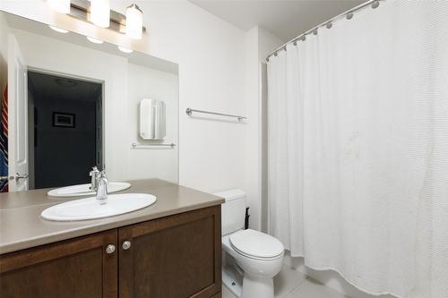 53-600 Boynton Place, Kelowna, BC - Indoor Photo Showing Bathroom