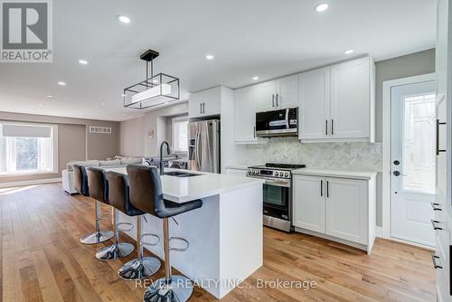 524 Fergo Avenue S, Mississauga, ON - Indoor Photo Showing Kitchen With Upgraded Kitchen