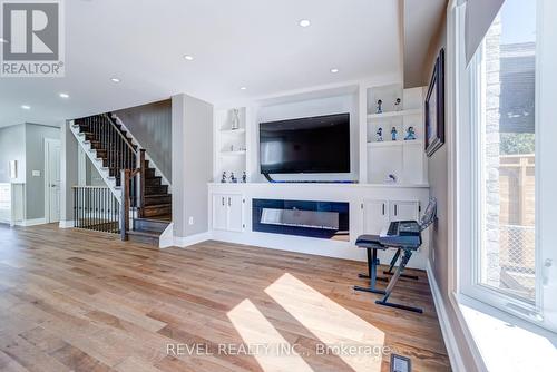 524 Fergo Avenue S, Mississauga, ON - Indoor Photo Showing Living Room With Fireplace