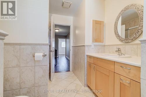 524 Fergo Avenue S, Mississauga, ON - Indoor Photo Showing Bathroom