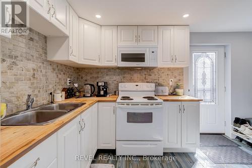 524 Fergo Avenue S, Mississauga, ON - Indoor Photo Showing Kitchen With Double Sink