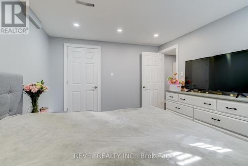 524 Fergo Avenue S, Mississauga, ON - Indoor