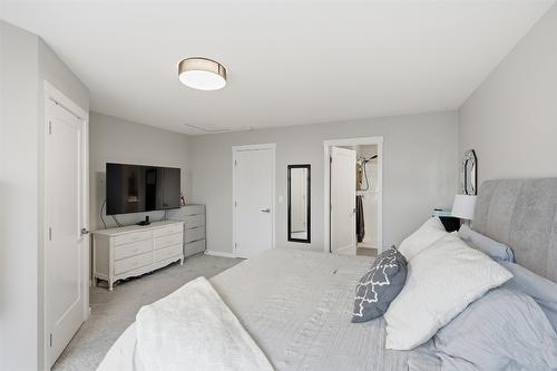 118-1951 Qu'Appelle Boulevard, Kamloops, BC - Indoor Photo Showing Bedroom