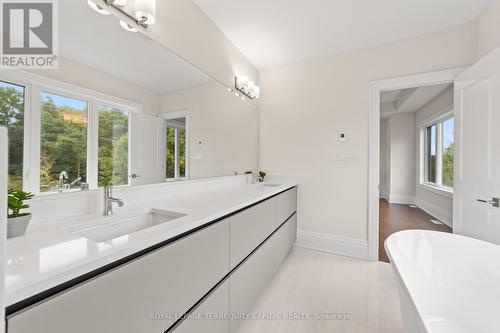 23 Kingwood Lane, Aurora, ON - Indoor Photo Showing Bathroom