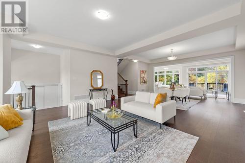 23 Kingwood Lane, Aurora, ON - Indoor Photo Showing Living Room
