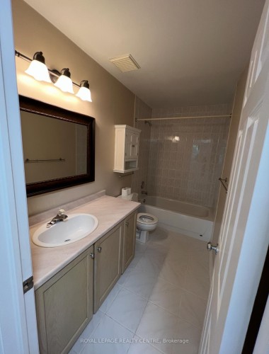 Main-106 Marsellus Drive, Barrie, ON - Indoor Photo Showing Bathroom
