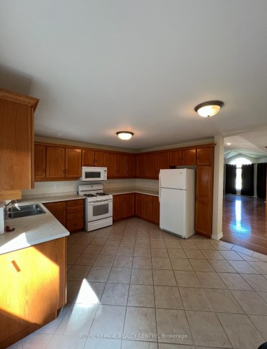 Main-106 Marsellus Drive, Barrie, ON - Indoor Photo Showing Kitchen With Double Sink