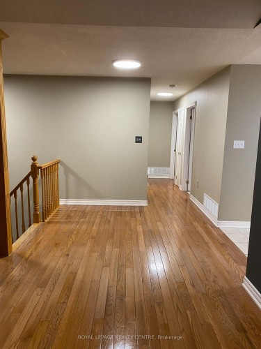 Main-106 Marsellus Drive, Barrie, ON - Indoor Photo Showing Other Room