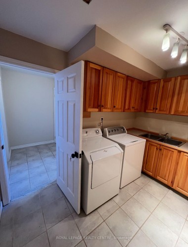 Main-106 Marsellus Drive, Barrie, ON - Indoor Photo Showing Laundry Room