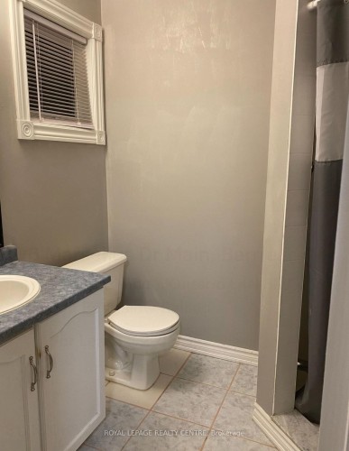 Main-106 Marsellus Drive, Barrie, ON - Indoor Photo Showing Bathroom