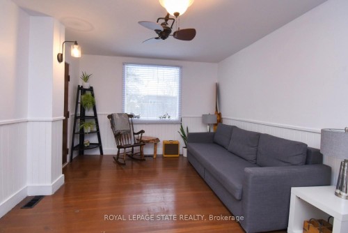 3222 Peach Avenue, Fort Erie, ON - Indoor Photo Showing Living Room