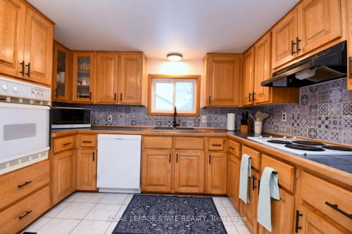 3222 Peach Avenue, Fort Erie, ON - Indoor Photo Showing Kitchen