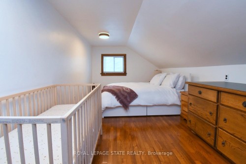 3222 Peach Avenue, Fort Erie, ON - Indoor Photo Showing Bedroom