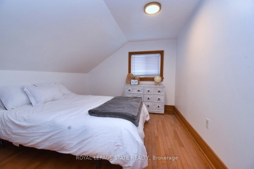 3222 Peach Avenue, Fort Erie, ON - Indoor Photo Showing Bedroom