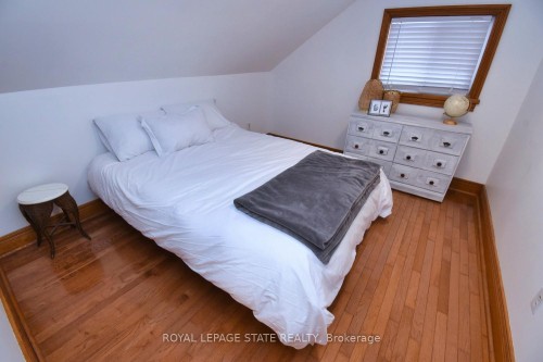 3222 Peach Avenue, Fort Erie, ON - Indoor Photo Showing Bedroom