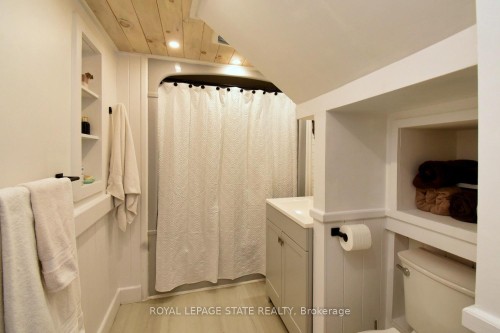3222 Peach Avenue, Fort Erie, ON - Indoor Photo Showing Bathroom