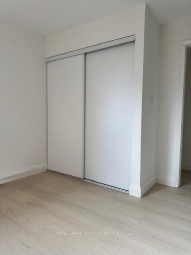 Main/Lower-115 Torrens Avenue, Toronto, ON - Indoor Photo Showing Other Room