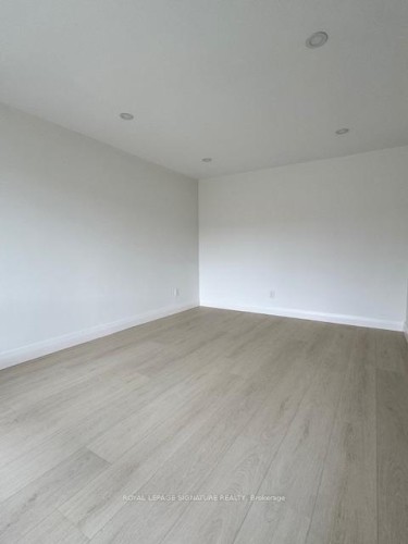 Main/Lower-115 Torrens Avenue, Toronto, ON - Indoor Photo Showing Other Room