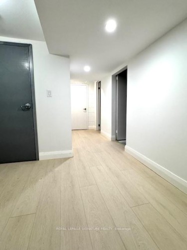 Main/Lower-115 Torrens Avenue, Toronto, ON - Indoor Photo Showing Other Room