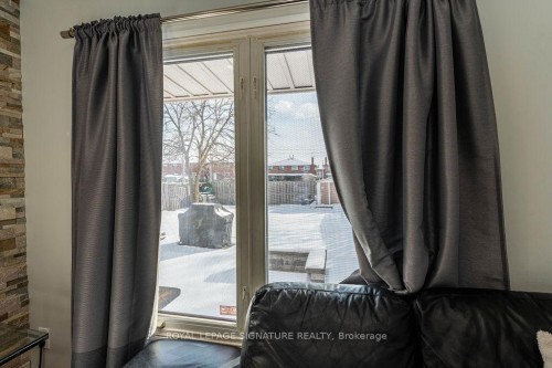 25 Hun Crescent, Toronto, ON - Indoor Photo Showing Other Room