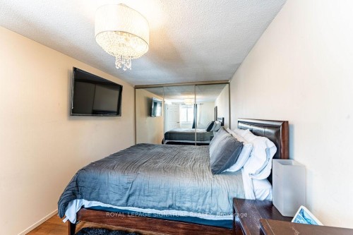 25 Hun Crescent, Toronto, ON - Indoor Photo Showing Bedroom