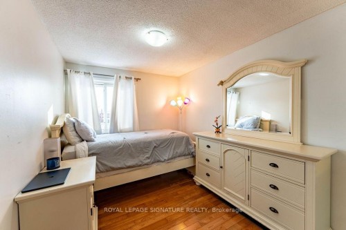 25 Hun Crescent, Toronto, ON - Indoor Photo Showing Bedroom
