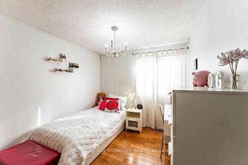 25 Hun Crescent, Toronto, ON - Indoor Photo Showing Bedroom