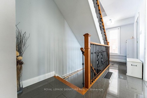 25 Hun Crescent, Toronto, ON - Indoor Photo Showing Other Room