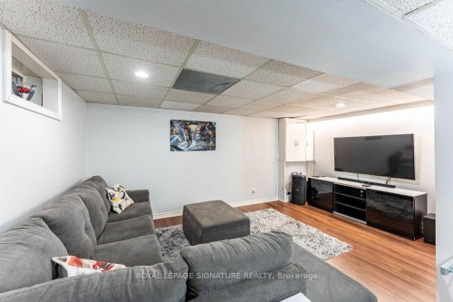25 Hun Crescent, Toronto, ON - Indoor Photo Showing Living Room