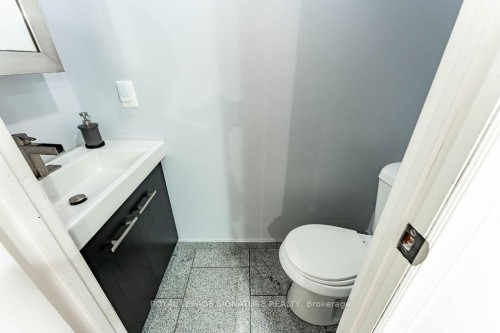 25 Hun Crescent, Toronto, ON - Indoor Photo Showing Bathroom