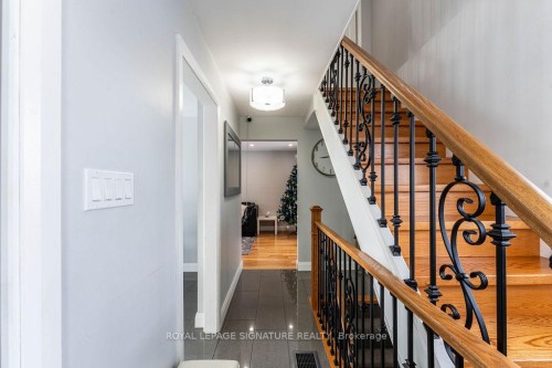 25 Hun Crescent, Toronto, ON - Indoor Photo Showing Other Room