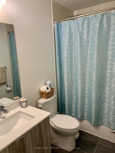 507E-2908 Highway 7 Road, Vaughan, ON - Indoor Photo Showing Bathroom