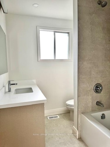 Upper-115 Torrens Avenue, Toronto, ON - Indoor Photo Showing Bathroom