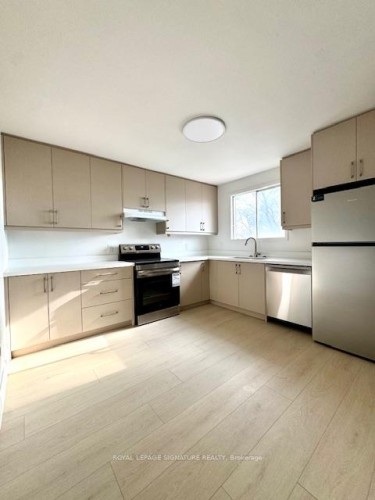 Upper-115 Torrens Avenue, Toronto, ON - Indoor Photo Showing Kitchen