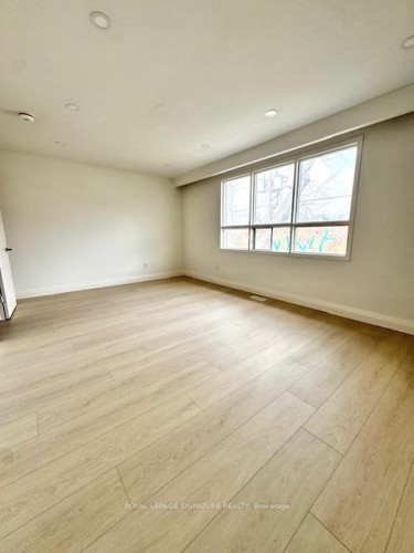Upper-115 Torrens Avenue, Toronto, ON - Indoor Photo Showing Other Room