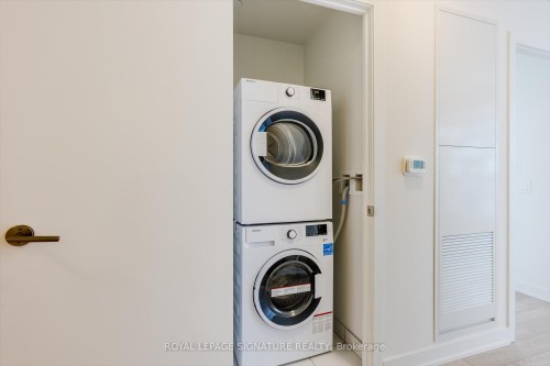 1420-1 Quarrington Lane, Toronto, ON - Indoor Photo Showing Laundry Room