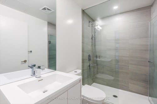 1420-1 Quarrington Lane, Toronto, ON - Indoor Photo Showing Bathroom