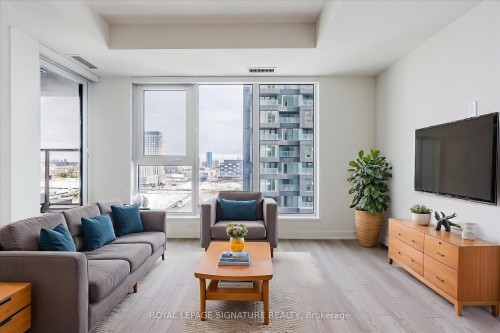 1420-1 Quarrington Lane, Toronto, ON - Indoor Photo Showing Living Room