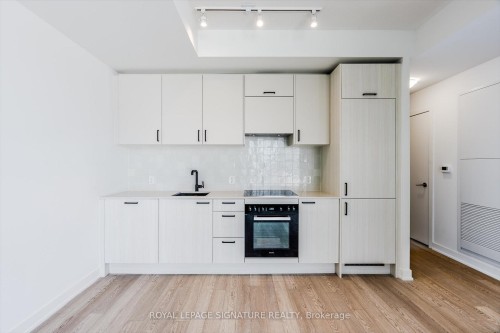 1420-1 Quarrington Lane, Toronto, ON - Indoor Photo Showing Kitchen