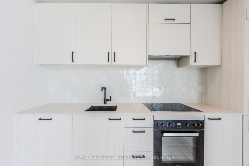 1420-1 Quarrington Lane, Toronto, ON - Indoor Photo Showing Kitchen