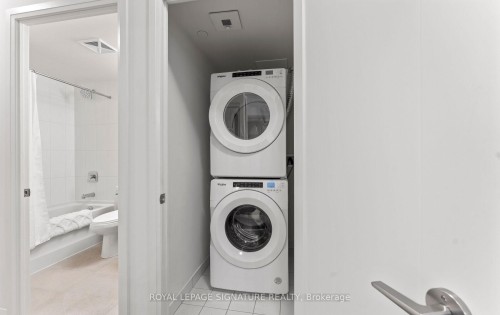 1922-8960 Jane Street, Vaughan, ON - Indoor Photo Showing Laundry Room