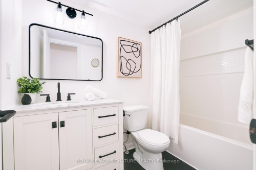 1602-28 Laidlaw Street, Toronto, ON - Indoor Photo Showing Bathroom