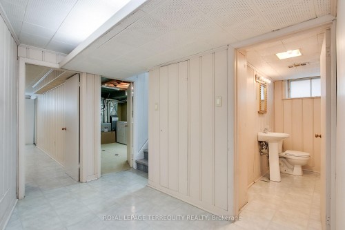 93 Searle Avenue, Toronto, ON - Indoor Photo Showing Bathroom
