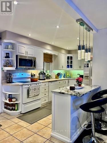 82 Ready Court, Brampton, ON - Indoor Photo Showing Kitchen