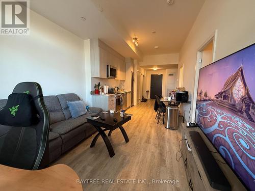 403 - 185 Deerfield Road, Newmarket, ON - Indoor Photo Showing Living Room